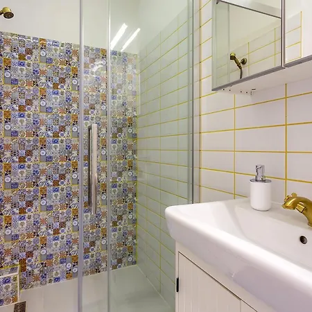 Goldcentral Akacfa * Budapest