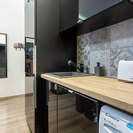 Goldcentral Akacfa Apartament