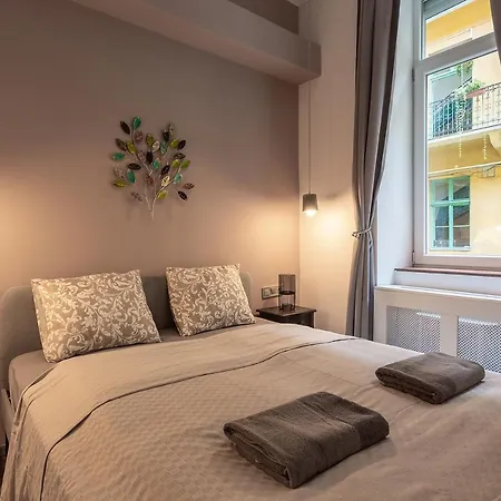 Goldcentral Akacfa Budapest