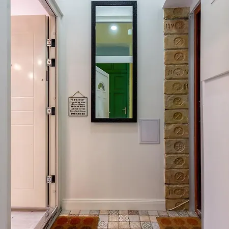 Goldcentral Akacfa Apartment