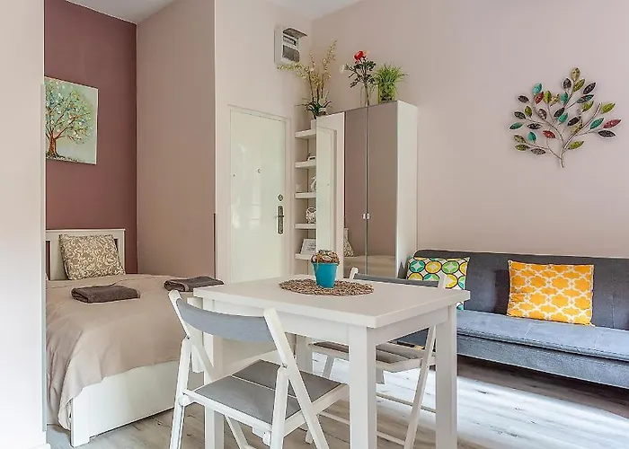 Goldcentral Akacfa Apartament