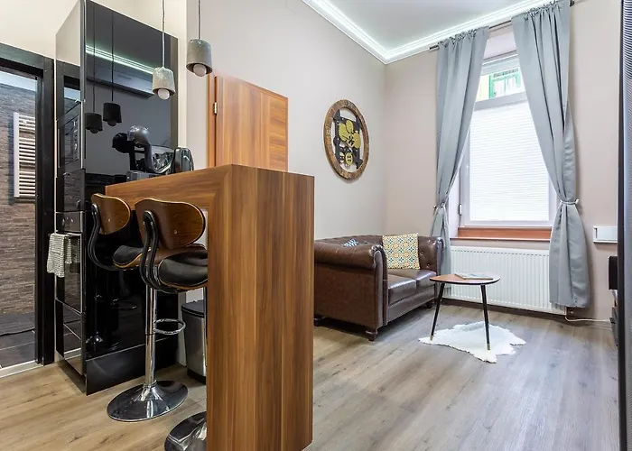 Goldcentral Akacfa Apartament *