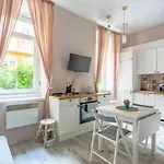 Goldcentral Akacfa Budapest