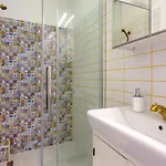Goldcentral Akacfa * Budapest